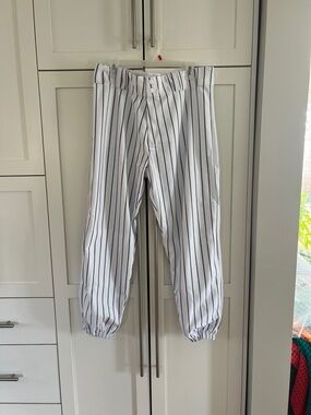 VENUS White Baseball-Style Pinstripe Pants